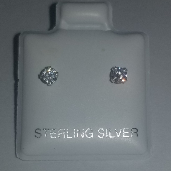 Teeda Jewelry - Sterling Silver Round Stud Earrings